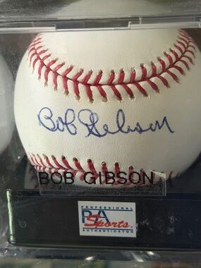 MLB White Baseball autograph of Bob Gibson